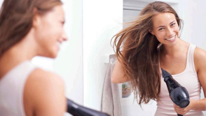 Secar tu cabello adecuadamente tiene muchas ventajas: Aprende cómo hacerlo
