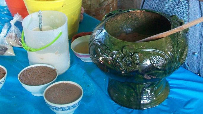 ¿Tienes frío? Este tradicional atole de chocolate te lo quitará rápidamente