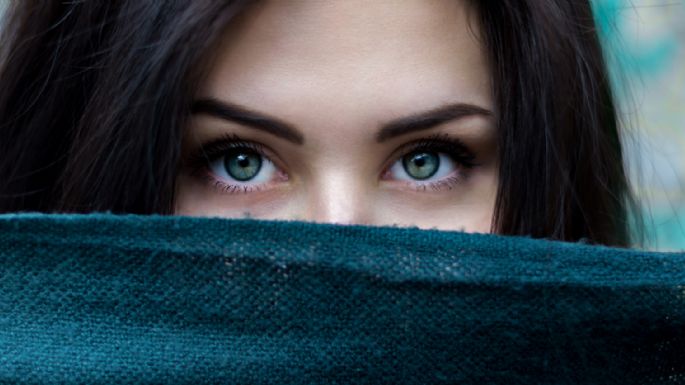 ¿Ojos pequeños? Aprende como hacerlos visiblemente más grandes con maquillaje