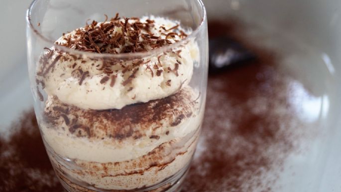 ¿Antojo de algo dulce y cremoso? Esta receta de mousse de chocolate blanco te encantará