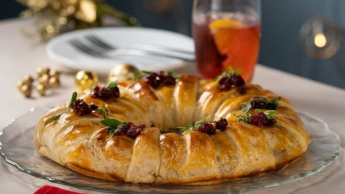 Recibe la Navidad con esta increíble receta de corona rellena de carne al vino tinto