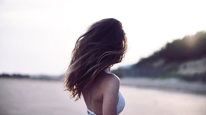 ¡Al fin libres! Descubre los pros y los contras de hacer 'topless' en la playa