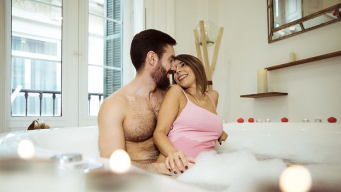 ¡Con cuidadito! Estas son algunas posturas sexuales para practicar en la ducha
