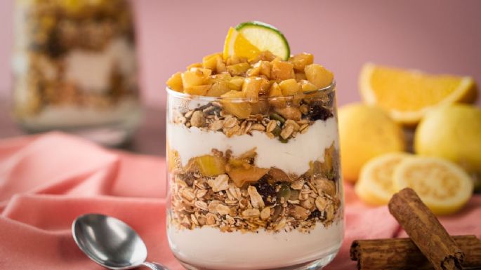 Prueba esta avena con guayaba para un desayuno saludable, sencillo y balanceado