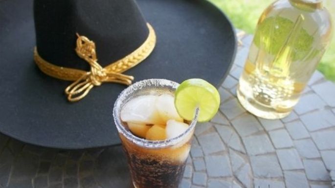 El charro negro: Conoce la historia detrás de este cóctel y los pasos para prepararlo