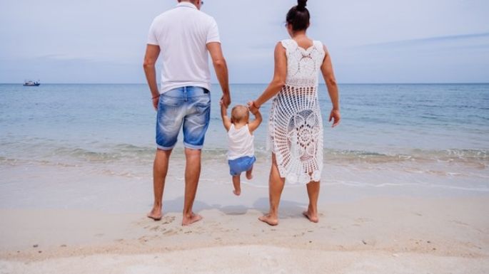 Vacacionar con bebés: Esto es lo que debes llevar en la pañalera para cuidar del más pequeño