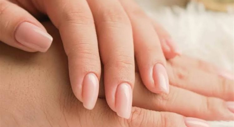 ¿Cansada de que tus uñas no crezcan? 2 aceites esenciales que van a acelerar su crecimiento