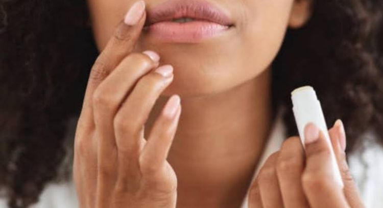 ¿Tienes los labios secos? Esta receta de bálsamo labial va a hidratar tu boca a profundidad