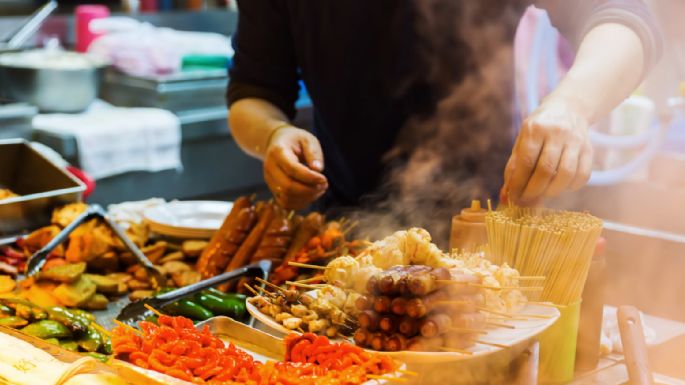 Ten cuidado:  Estas son las enfermedades que podrías contraer al comer en la calle