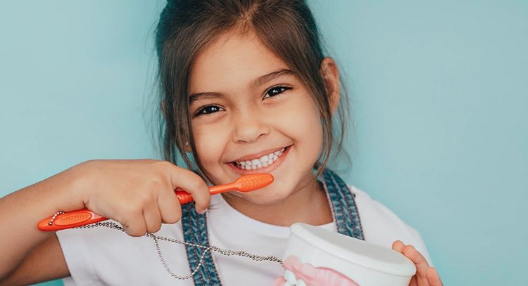 Pasta de dientes para bebés; conoce cuáles son las sustancias a evitar para no ponerlos en riesgo