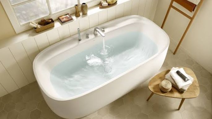 Este es el método efectivo para desaparecer las manchas amarillas de tu bañera; fácil y rápido