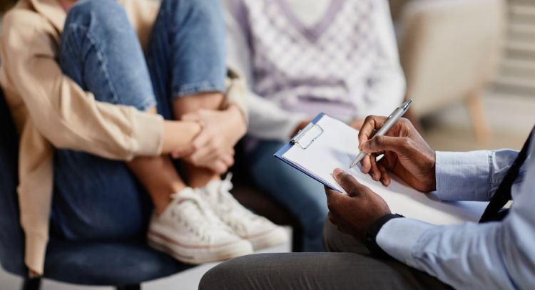 Tu psicólogo no es profesional: Señales que te indican que debes abandonar a tu terapeuta